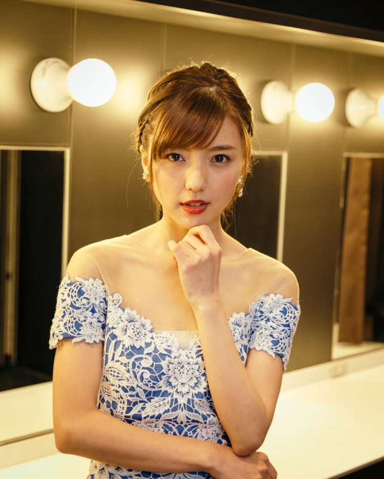 柴崎岳老婆秀球技「输了比赛,赢了人生」柴崎岳妻子真野惠里菜)