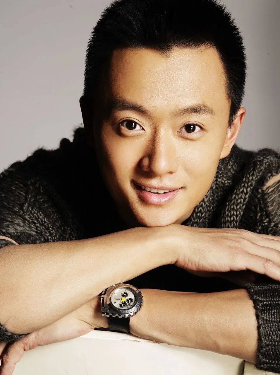 分饰善良忠厚的石破天和轻浮油滑的石中玉,还与殷桃,梅婷等著名演员有