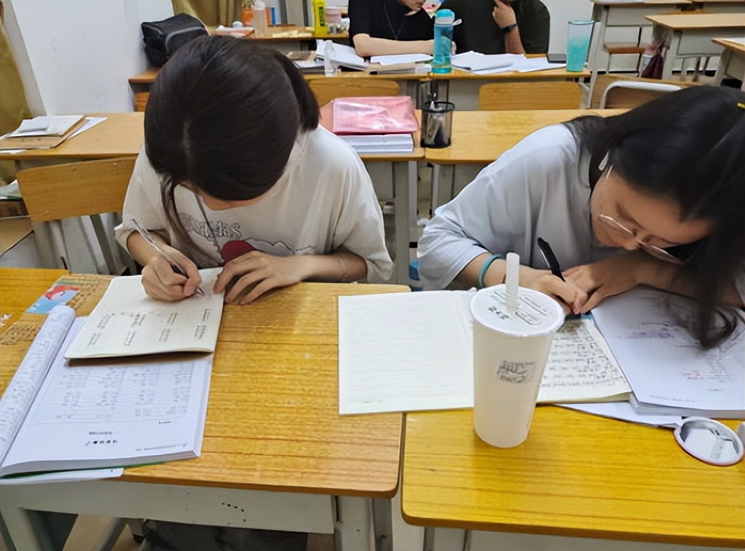 高三模拟成绩就是高考成绩吗？两者的差距有多大，听听学霸怎么说