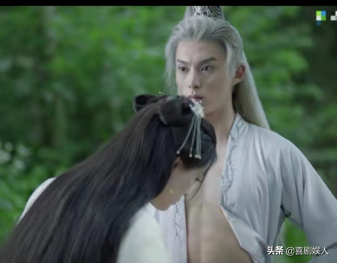 同样是演“高冷男神”，有的帅气逼人，有的面无表情像