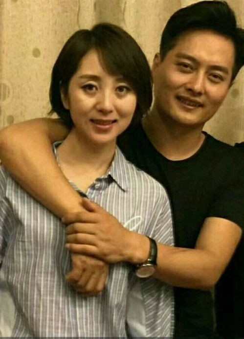 歌手云飞：落魄回乡却偶遇伯乐，成名后遭妻子离婚，今娶古典女神