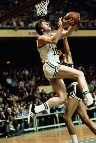 哪些球队是最后加入nba（NBA联盟的发展历程，以及几只王朝球队和标志性球星）