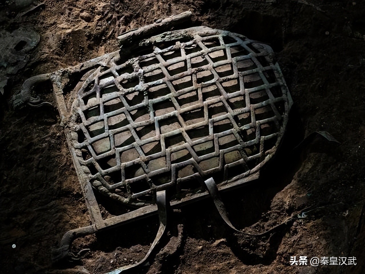 到底什么來頭（三星堆人到底什么來頭，為何商朝一亡就埋掉所有國寶？考古新解讀）