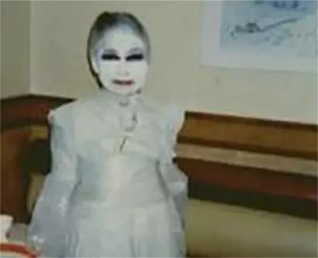 日本烟花女子74岁高龄仍站街，60年不间断拉客，却备受日本人尊重