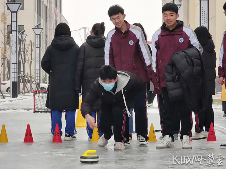 新春走基层·冬奥在河北丨定州：趣味冰雪 冬奥有我