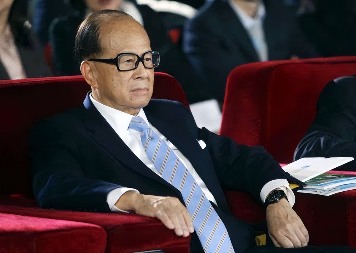 霍启刚结婚时,李嘉诚只去了10分钟,刘銮雄母亲去世他却亲自去送