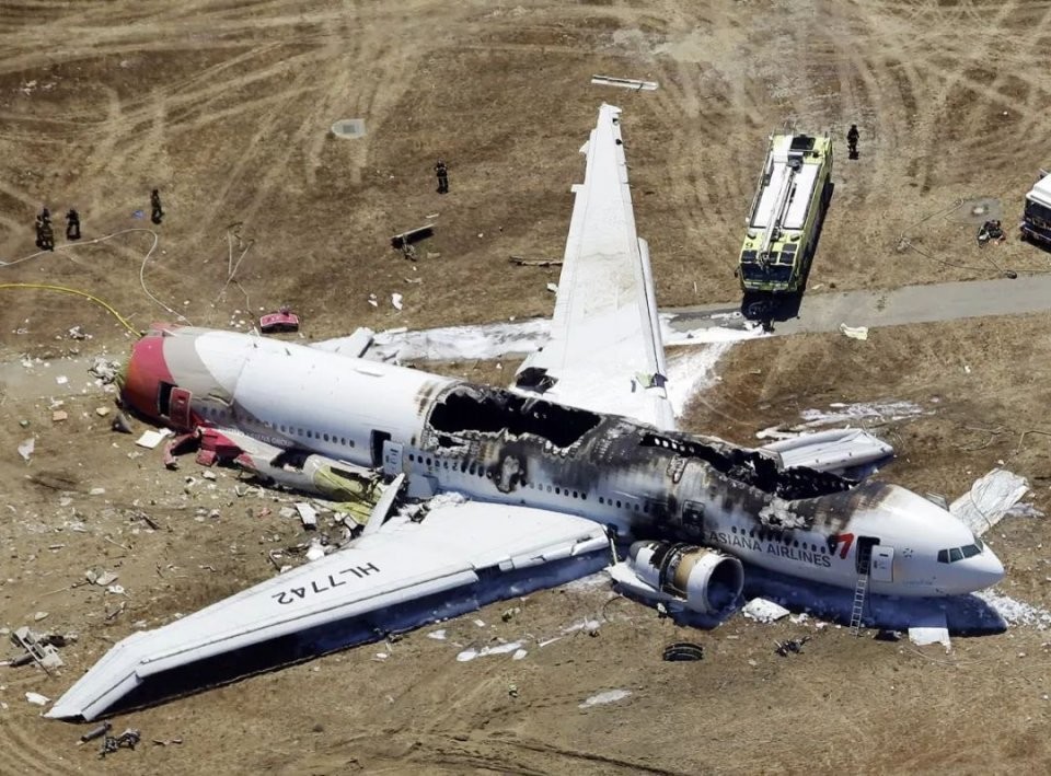 东航飞机坠毁事件图片图片