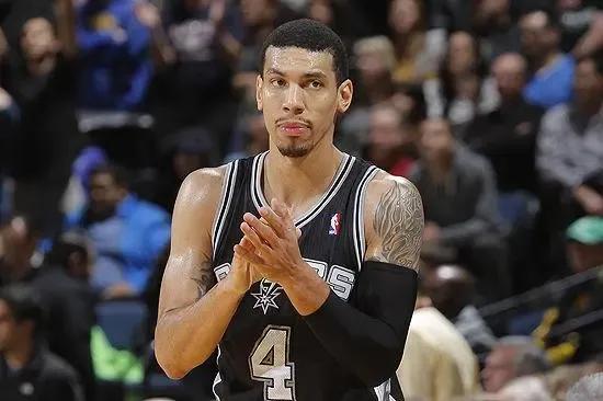 nba現(xiàn)役能成為巨星的有哪些（NBA現(xiàn)役最勵(lì)志的八大球星，巴特勒名利雙收，約基奇逆天改命）