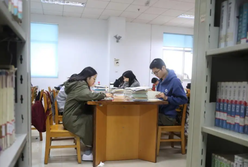 “没必要”考研的4个专业，读本科已经够吃香了，别白白浪费时间