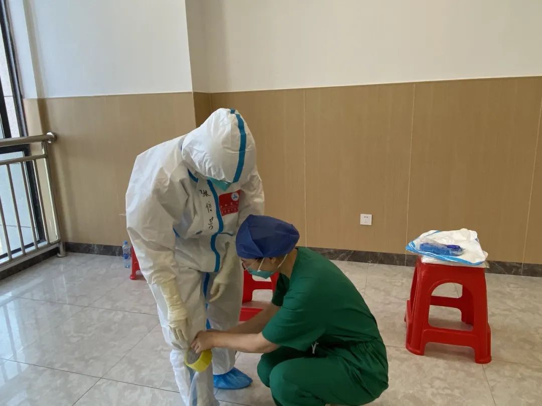 医心向党 尚德为民（九）丨巾帼守初心 柔肩担使命——记援饶医疗护理队临时党支部书记鄢丽萍