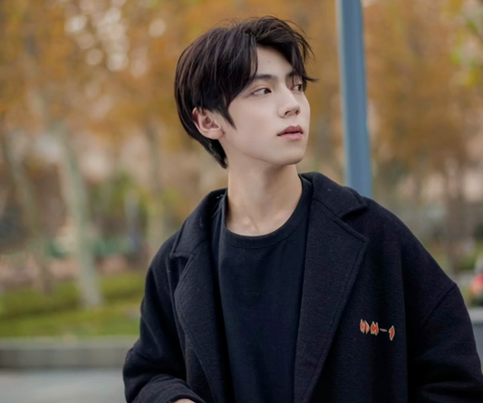 华中科大宣传片中的男生，竟是“武汉大学”校草，评论区笑不活了