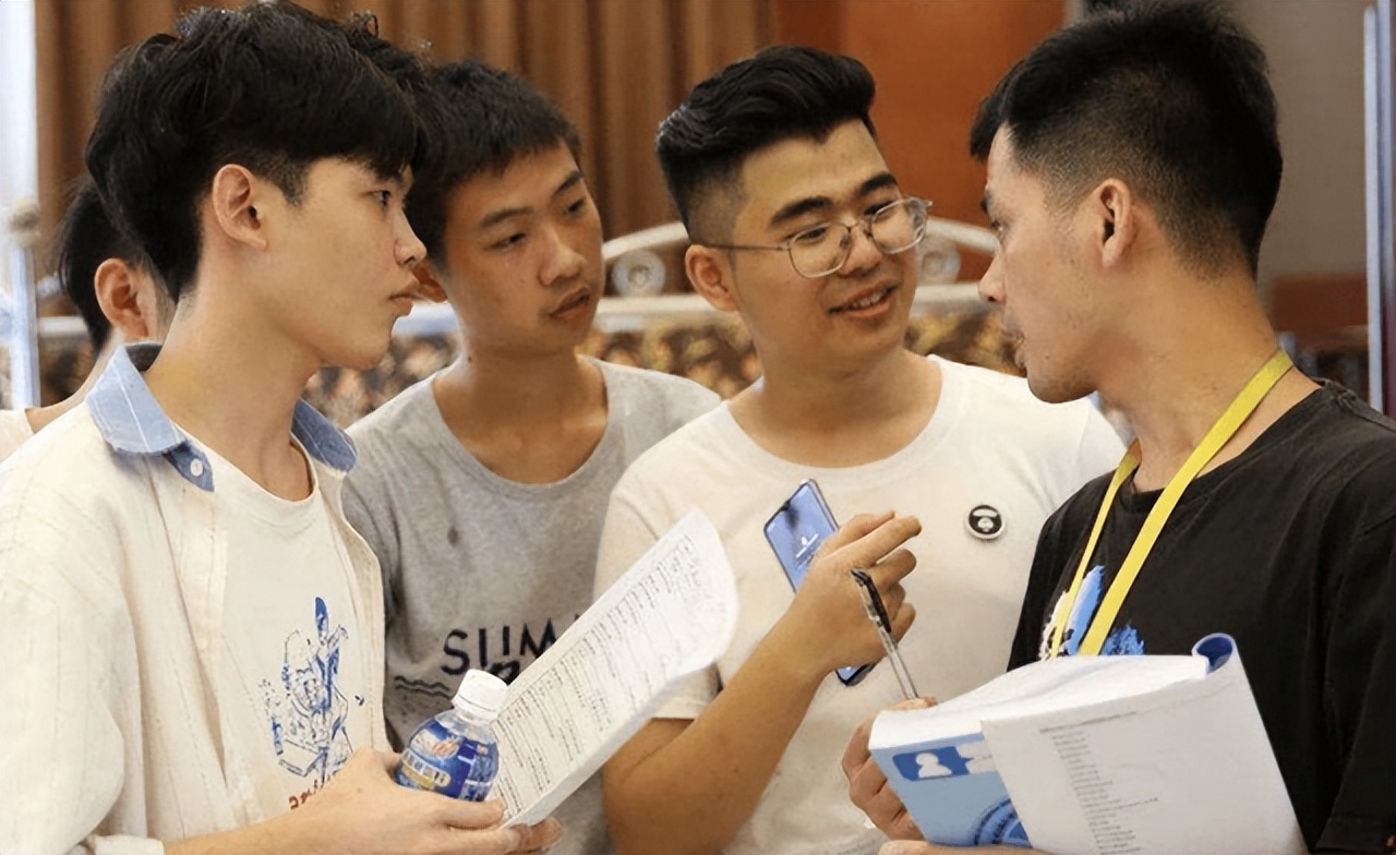 考研复习不“报班”便考不上，具体如何选择，需要从实际出发