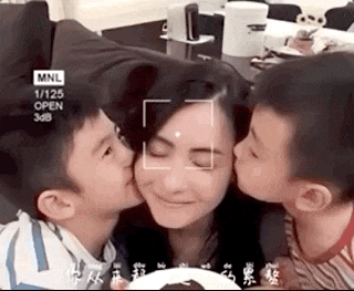 张柏芝陪次子打排球，自夸比他厉害，小Q身姿矫健越来越像哥哥