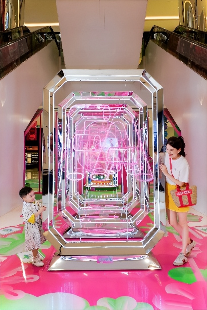 重庆时代广场FAFA世界开启缤纷夏日