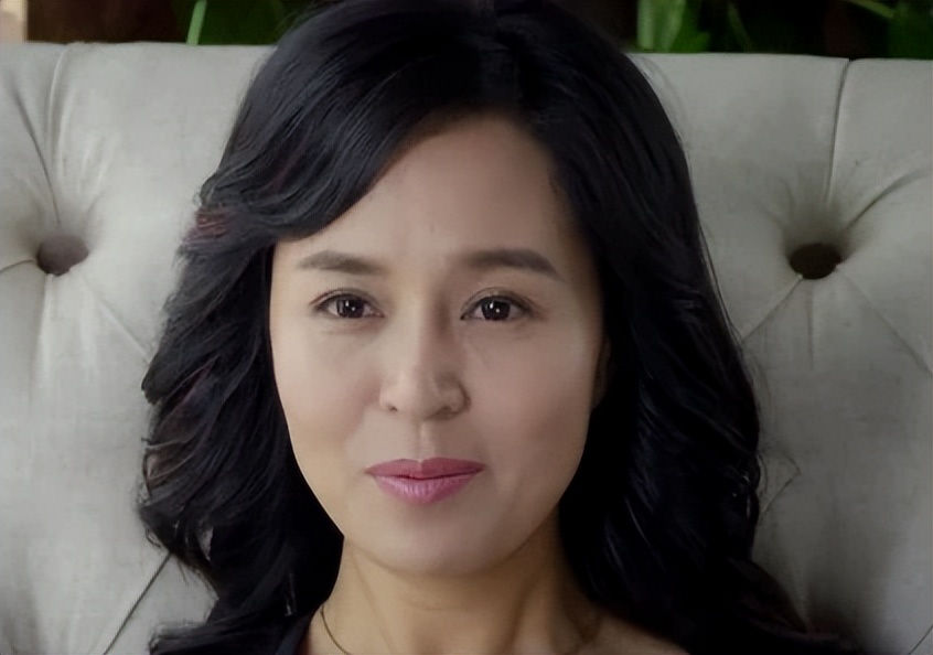 演员于莉红:31岁嫁初恋马诗红,结婚22年无子女,风光背后有泪水