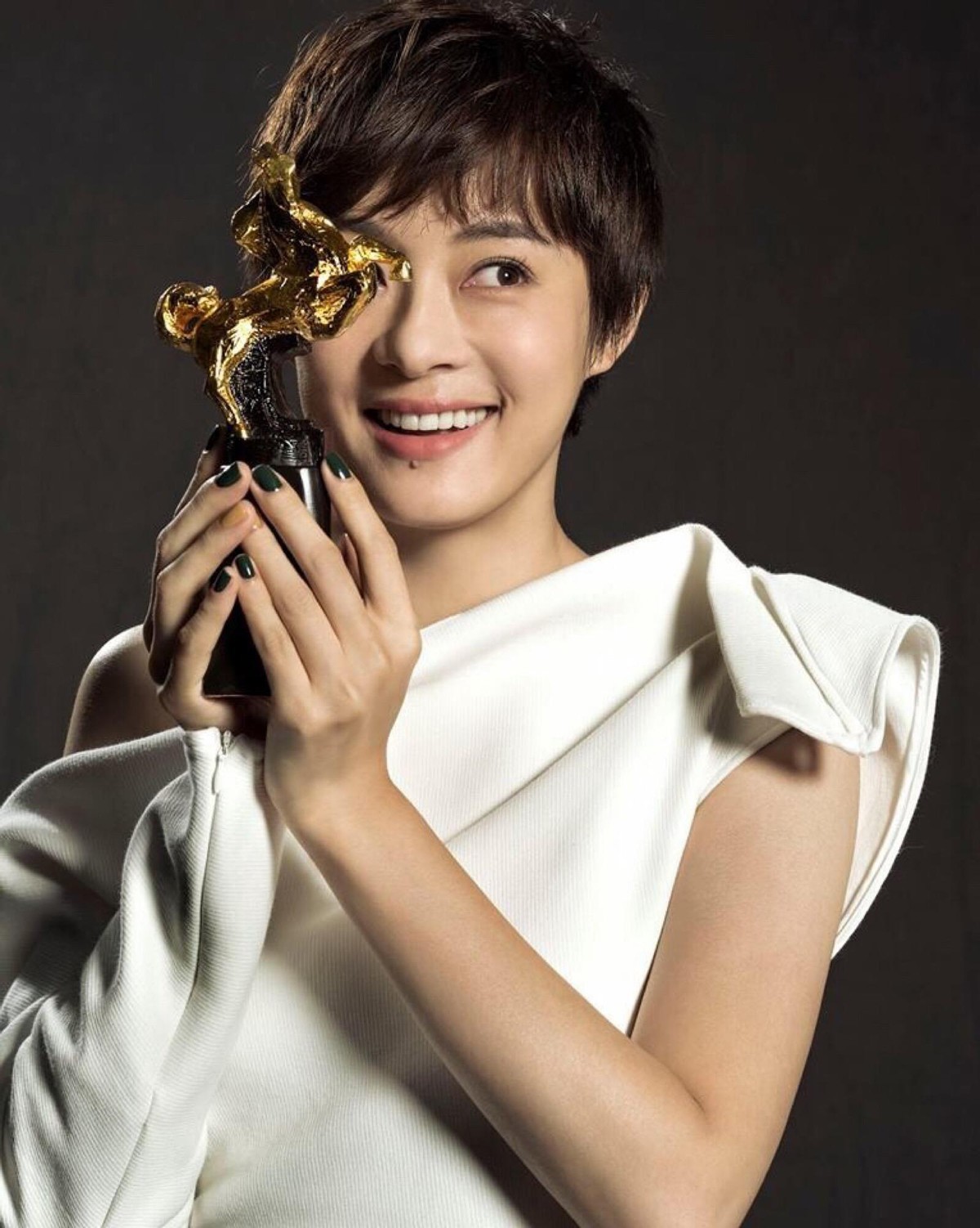 同为军艺出身，这12个女星命运不同：有人视后大满贯，有人被唾弃