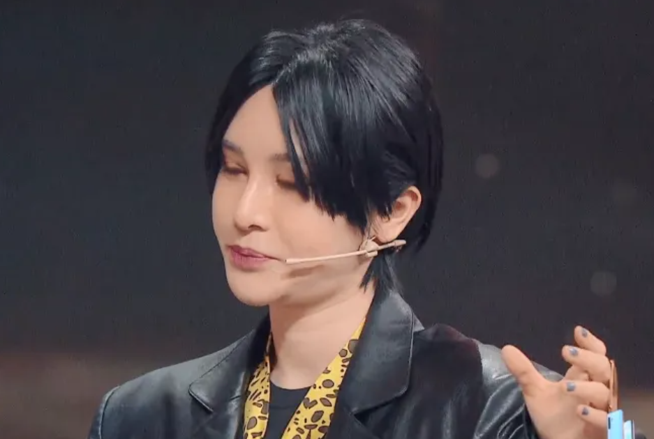 明星“装熟”被打脸有多尬？被保镖“叉出”、台上撕脸，尬到抠地