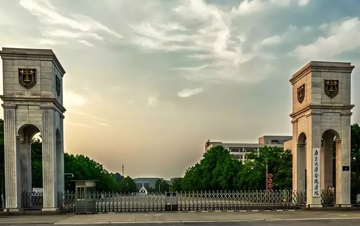 读着读着大学没了？被教育部要求停办的大学，在校生成绝版人才