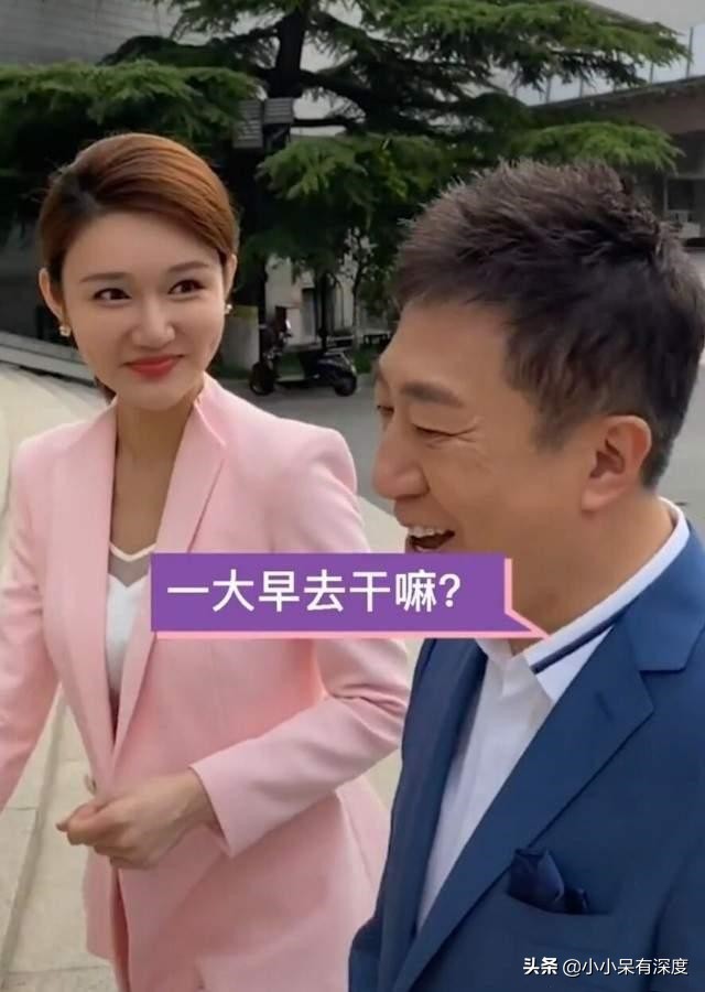 央视主持人陈伟鸿他今年55岁了老婆大人长相优雅端庄十分贤惠