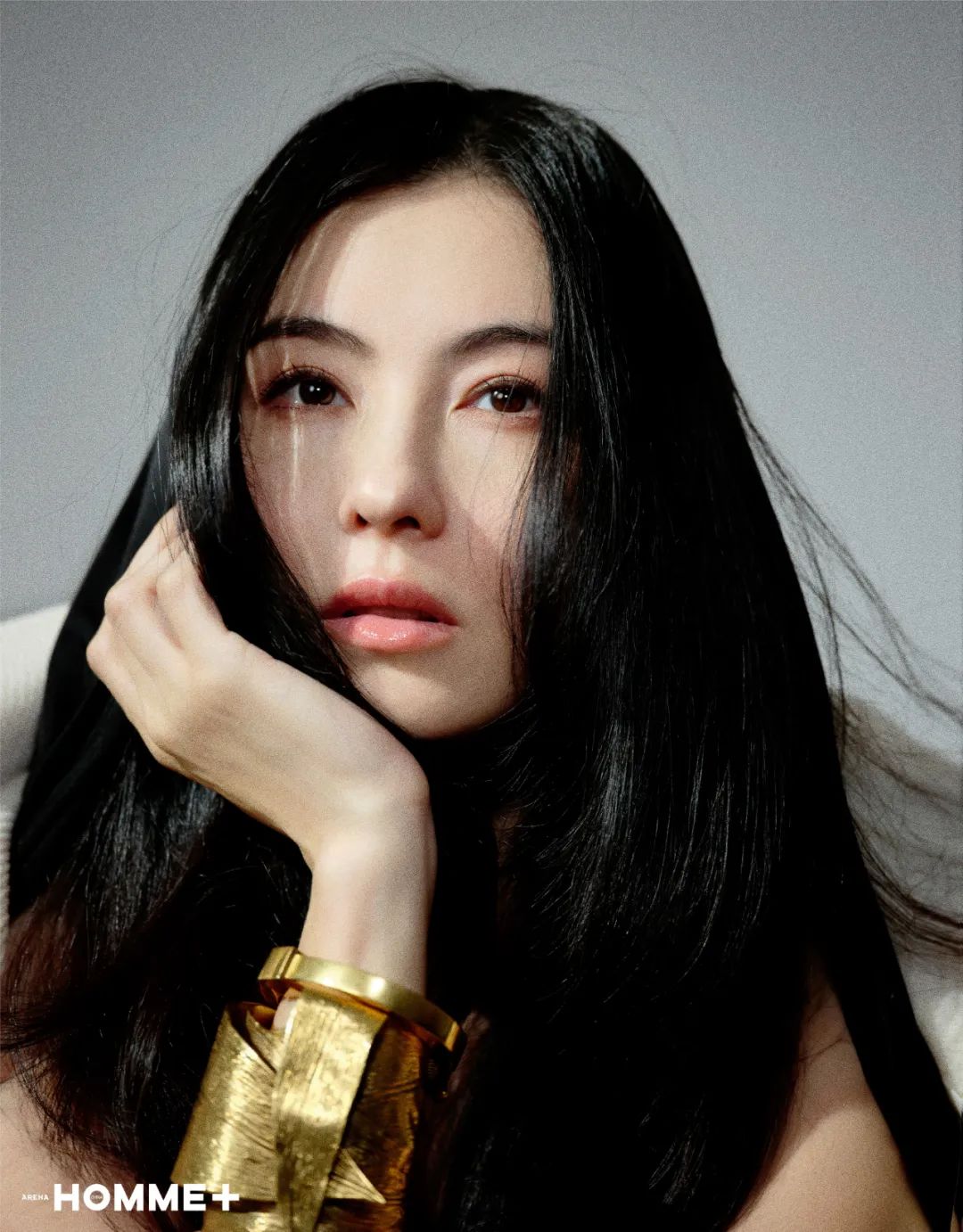 张柏芝登时尚男刊封面,穿粉红蕾丝神颜不老,43岁少女感满满