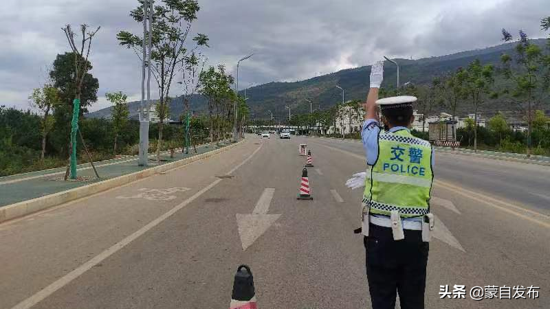 我为群众办实事 | 蒙自警方持续开展农村道路交通安全整治行动