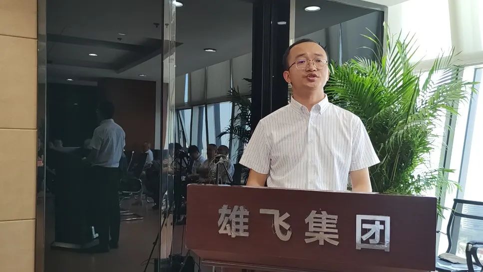 �۷ɼ��Ź���ѧԺ | ף��19��ݼӥ���ҵ���Բ������