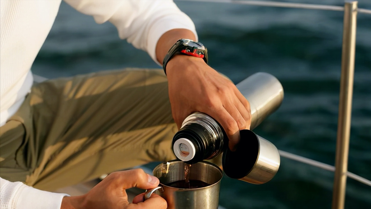 保温杯能带上飞机吗？托运基本不受影响，随身携带登机需注意两点