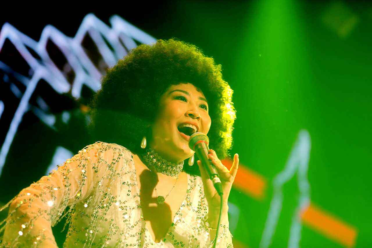 10位"浪姐"背后的老公,有人嫁活佛有人嫁老板,一个比一个幸福