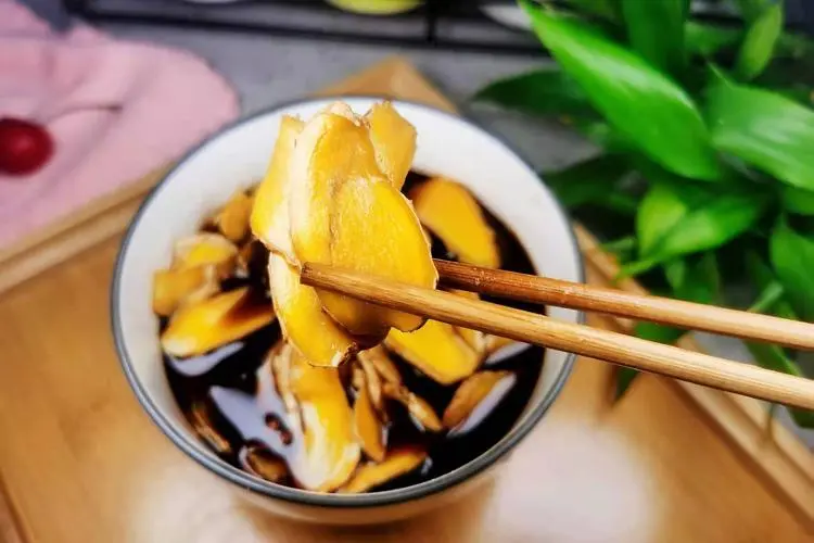 “四季吃生姜，百病一扫光”，生姜养生到底要不要去皮吃？别乱吃