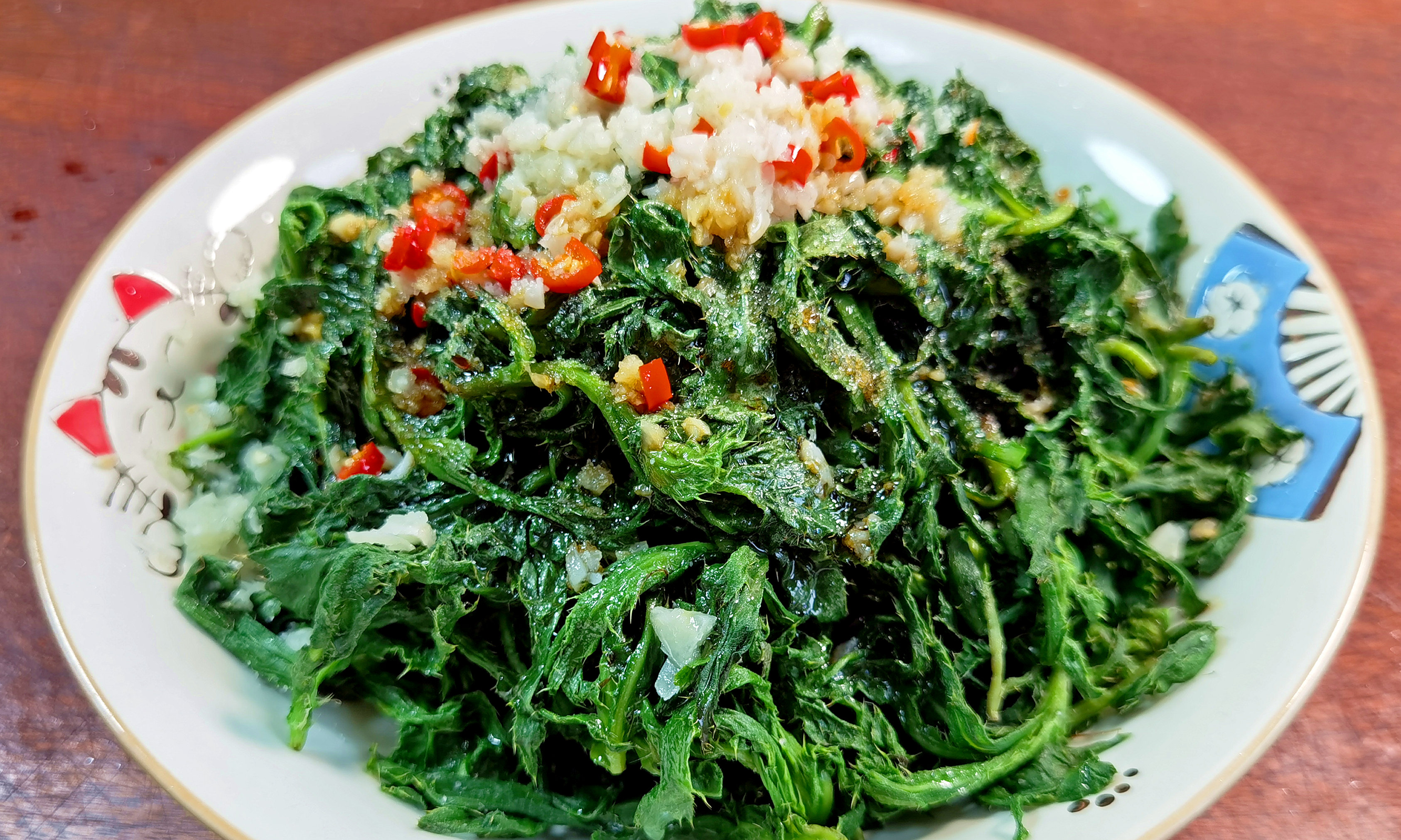 刺儿菜功效和吃法(教你做出鲜嫩营养的刺儿菜)