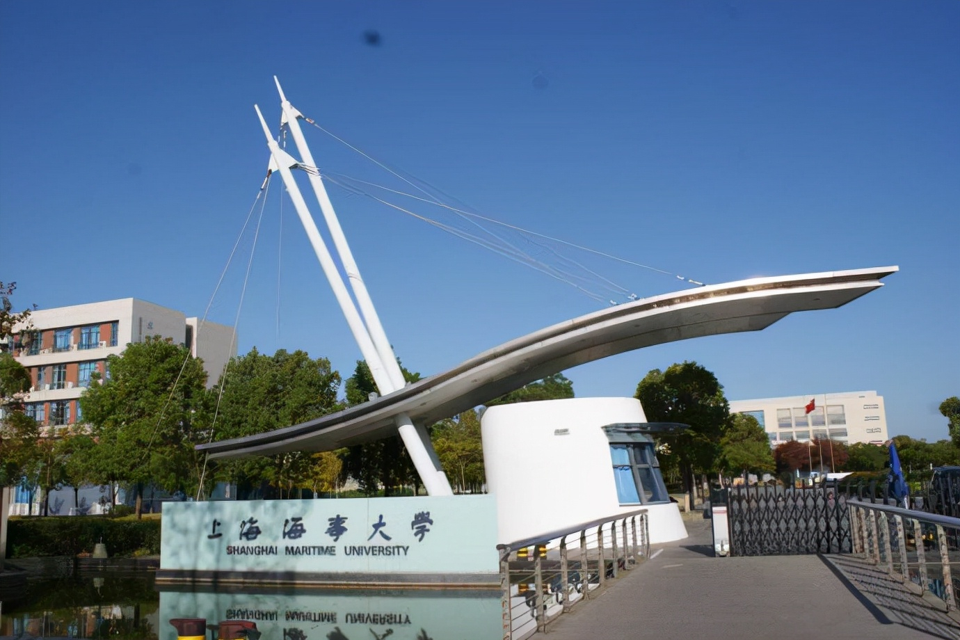 统考成绩录取，行业老大上海海事大学2022年美术类专业招生71人