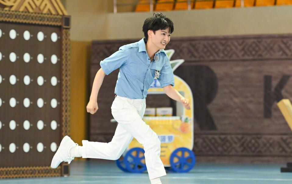 蔡徐坤的“蠢萌”，秦霄贤的“不自知”，让这期《跑男》彻底封神