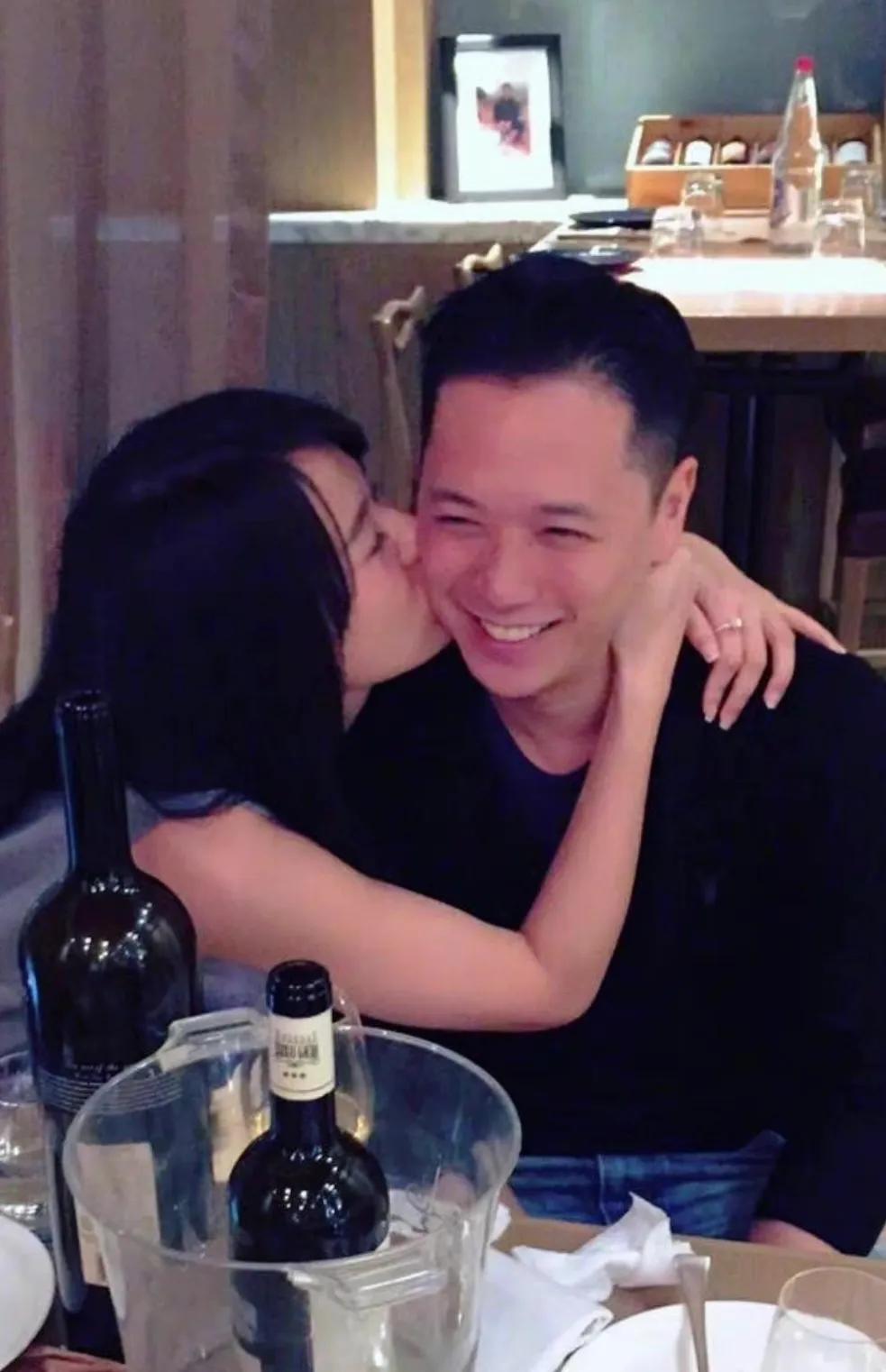 胡杏儿老公晒庆生照，获4岁大儿子唱歌送祝福，可爱歌声萌化人心