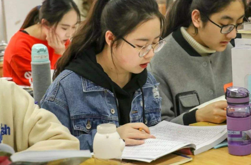 各大高校放假时间确定，假期有不同程度延长，最长可享67天长假