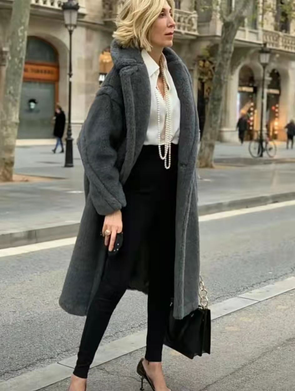 最时髦的外国奶奶，明明长相一点不出众，冬季却靠穿衣成女性典范