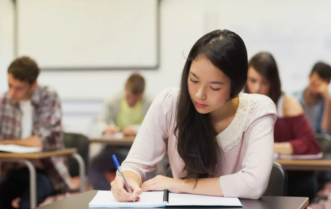 读4年本科要花多少钱？大概需要这个数，普通家庭很有压力