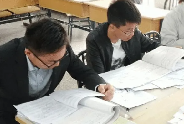 同学聚会后发现，名企和编制差的不只是工资，还有生活模式的不同