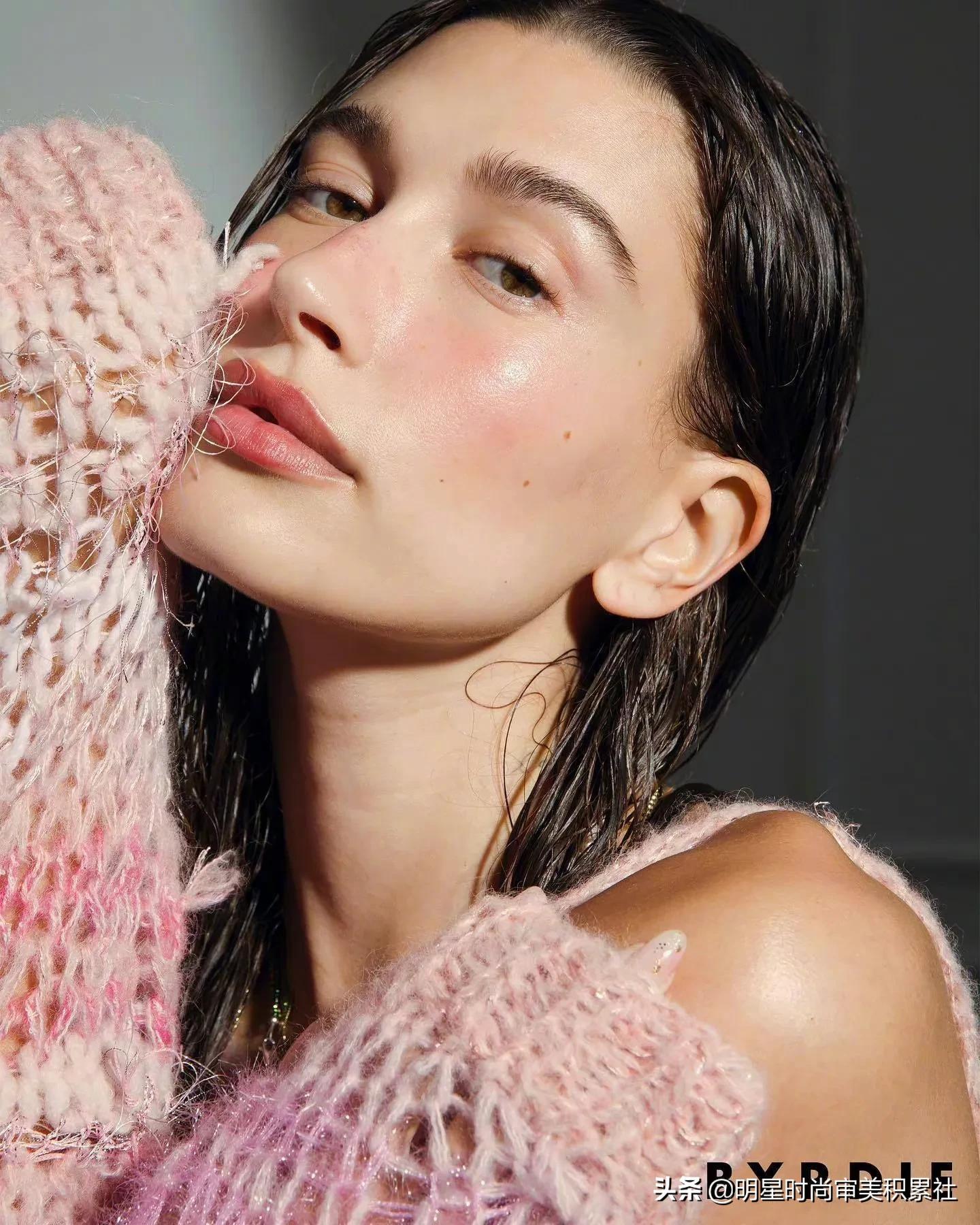 Hailey Bieber x《Byrdie》June 2022｜清透妆容下的怼脸特写