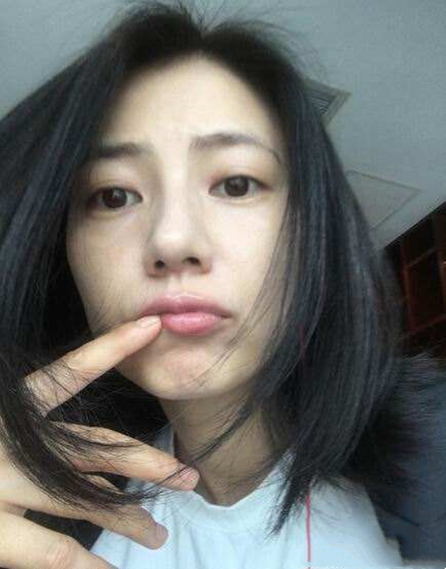 高圆圆变大众脸,刘亦菲沉迷蛇精下巴,明星自拍怎么还没抓拍好看