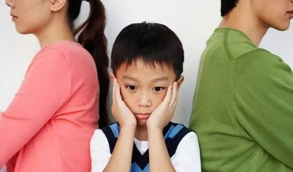 孩子说“在学校没朋友”，两类妈妈的不同回答，影响孩子人生格局