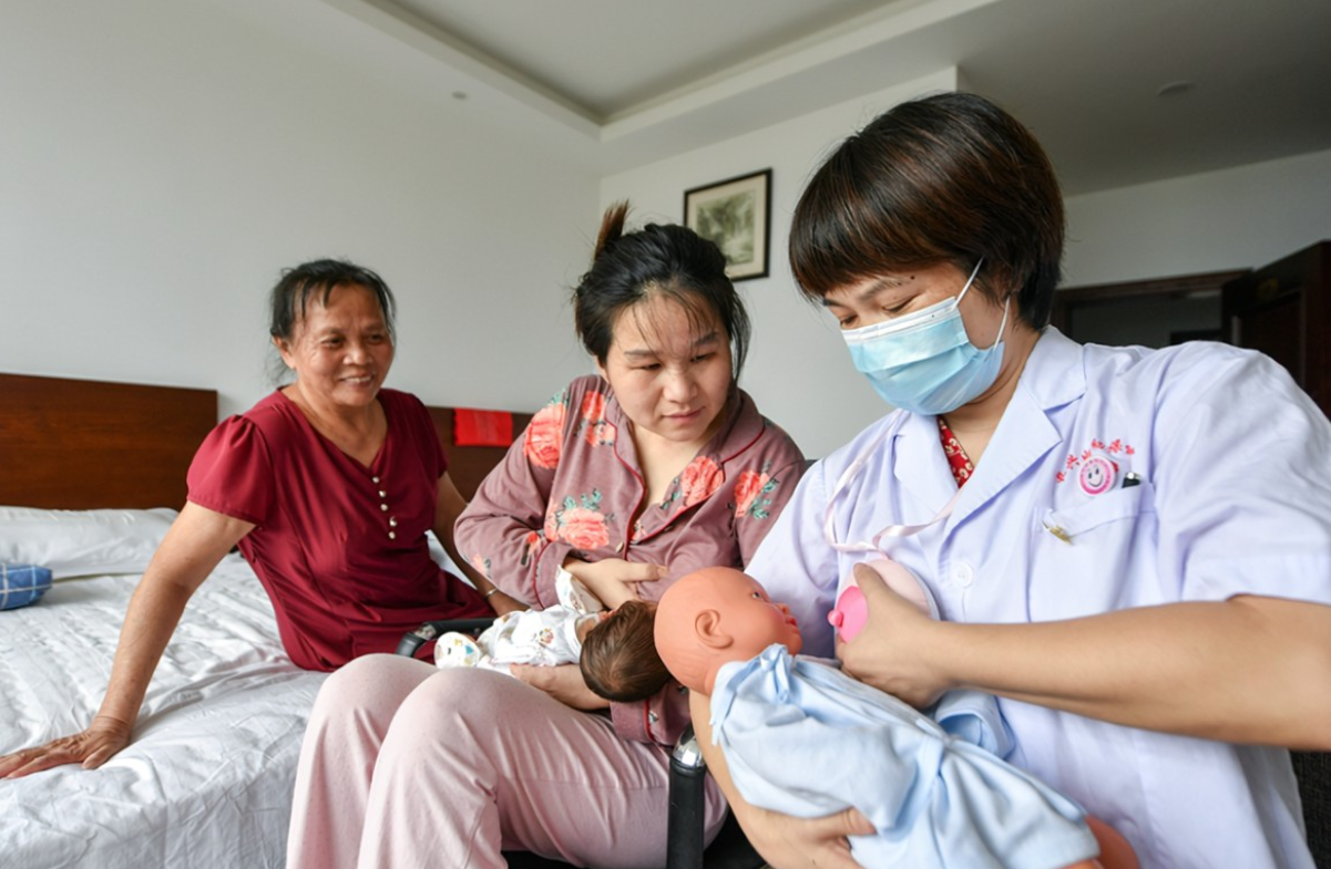 照顾新生宝宝，妈妈做到“三早”可以促进宝宝吃得饱，黄疸退得快