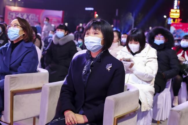 郑西又一网红打卡地诞生，郑州荥阳吾悦广场样板段惊艳亮相