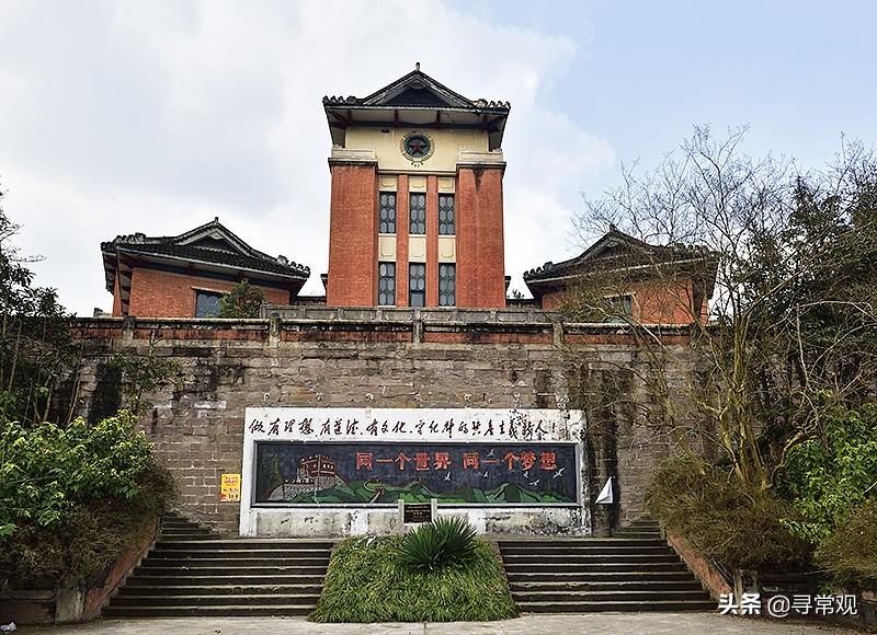 探秘重庆这座消失的“宇宙”大学，到处是荒废的宿舍楼