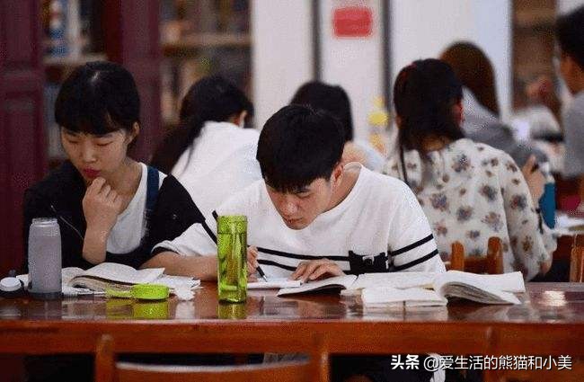 考研有三个专业竞争激烈，考的人数多，分数线还高，学校还有要求