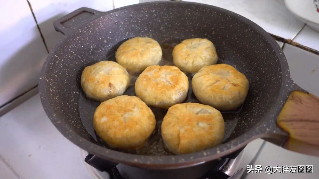 饼怎么做好吃（教你自制皮薄馅大的脆皮牛肉饼）