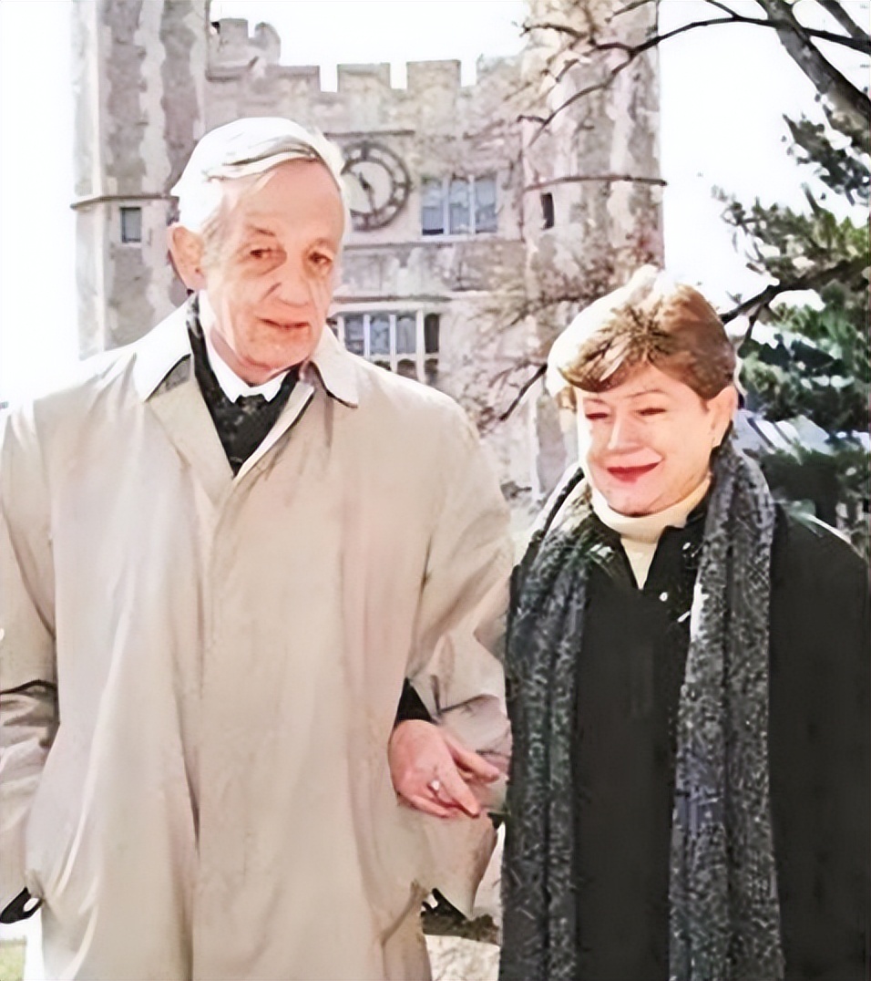 约翰纳什(纳什疯了,她陪伴30年,还把他送上诺贝尔领奖台,晚年双双遇难