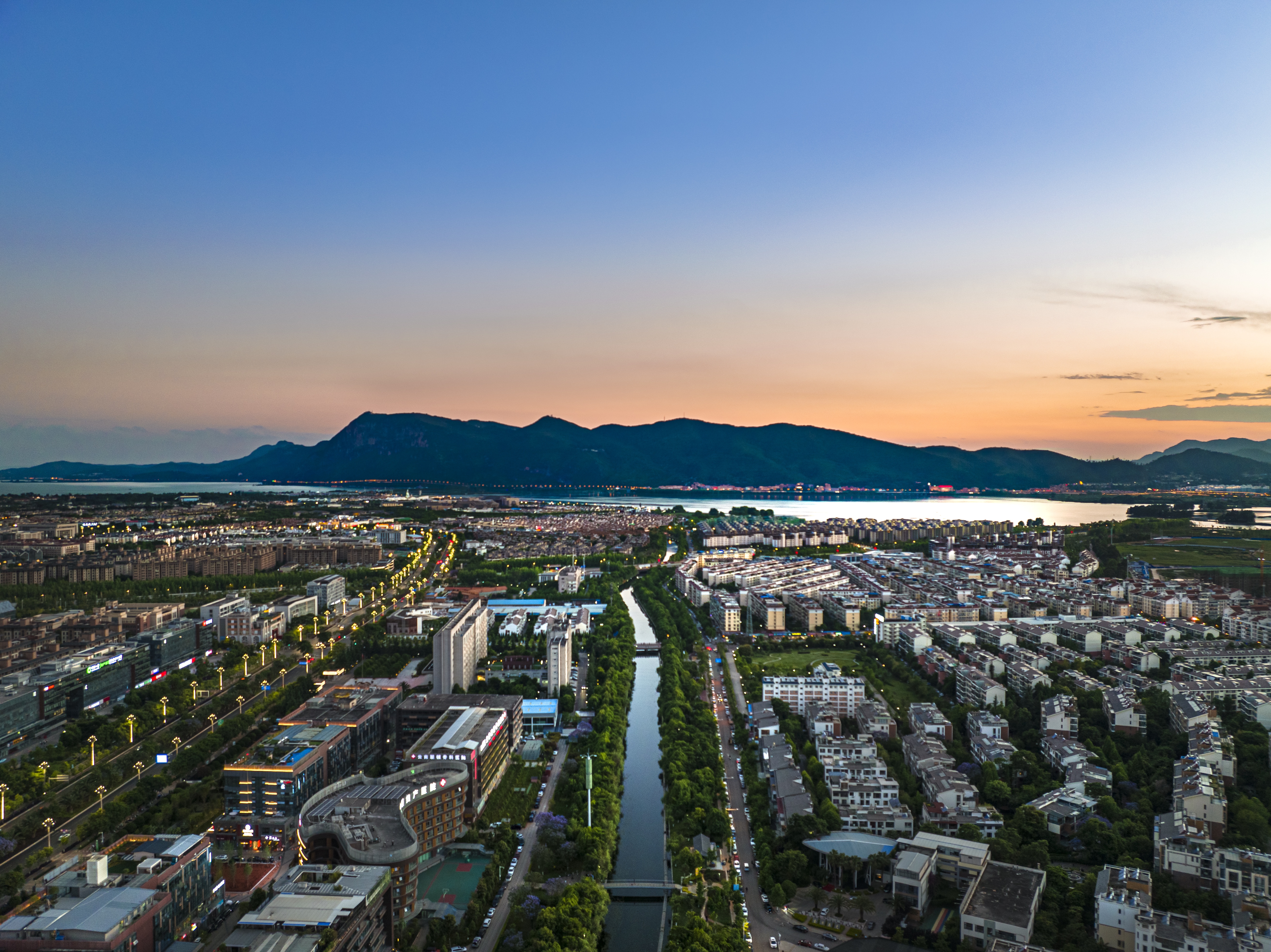 华夏澜台府,不止有山海入怀,还有家门口超大体量湿地公园与湖平行延伸