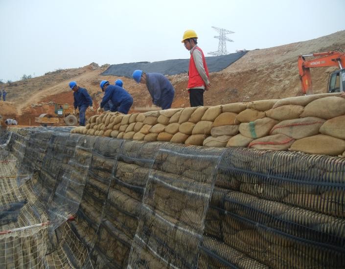 「工法」土工格栅加筋土生态护坡施工工法