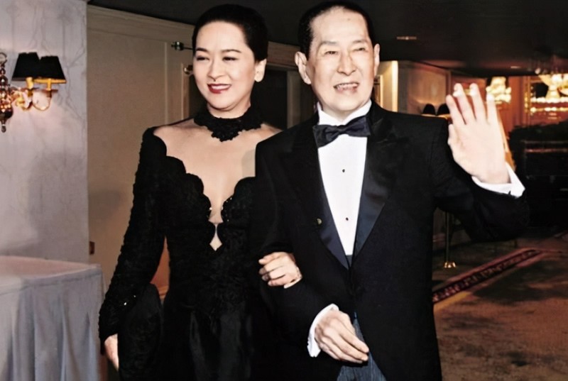 洪金梅：为嫁豪门，她穿了30年塑身衣，丈夫死后却只给她一块钱