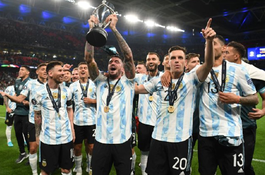 尽一切努力帮助劳塔罗破门（3-0后！阿根廷多人剪球网，34岁巨星2年决赛都进球，梅西做不到）-趣拿体育